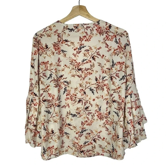 Rose + Olive Cream & Red Floral Pleated Bell Sleeve Blouse M - Picture 2 of 4